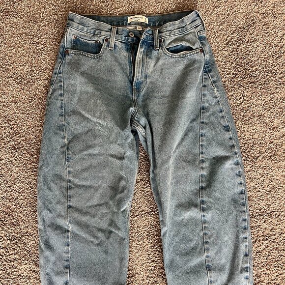 Abercrombie Curve Love Barrel Jeans - Picture 1 of 3